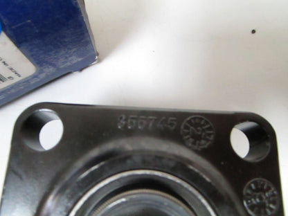*NEW OEM* 0840 Johnson Evinrude Bearing Housing Ay 0439476 439476