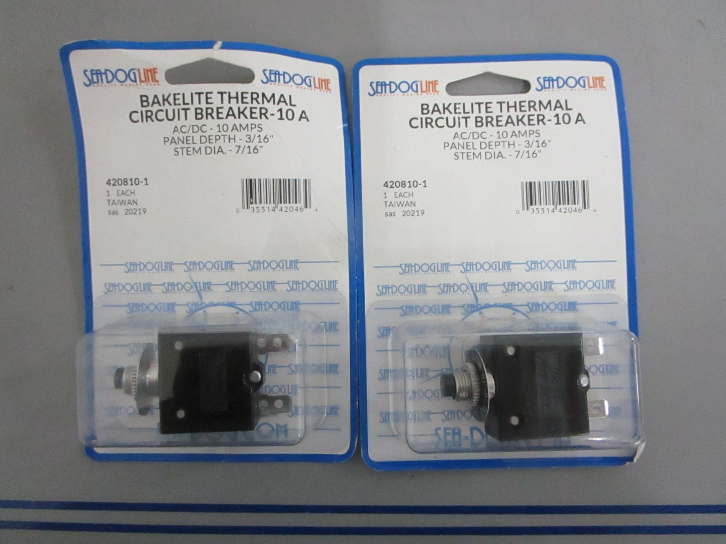 *NEW OEM* (LOT OF 2) 0820 SeaDog 10AMP Bakelite Thermal Circuit Breaker 420810-1