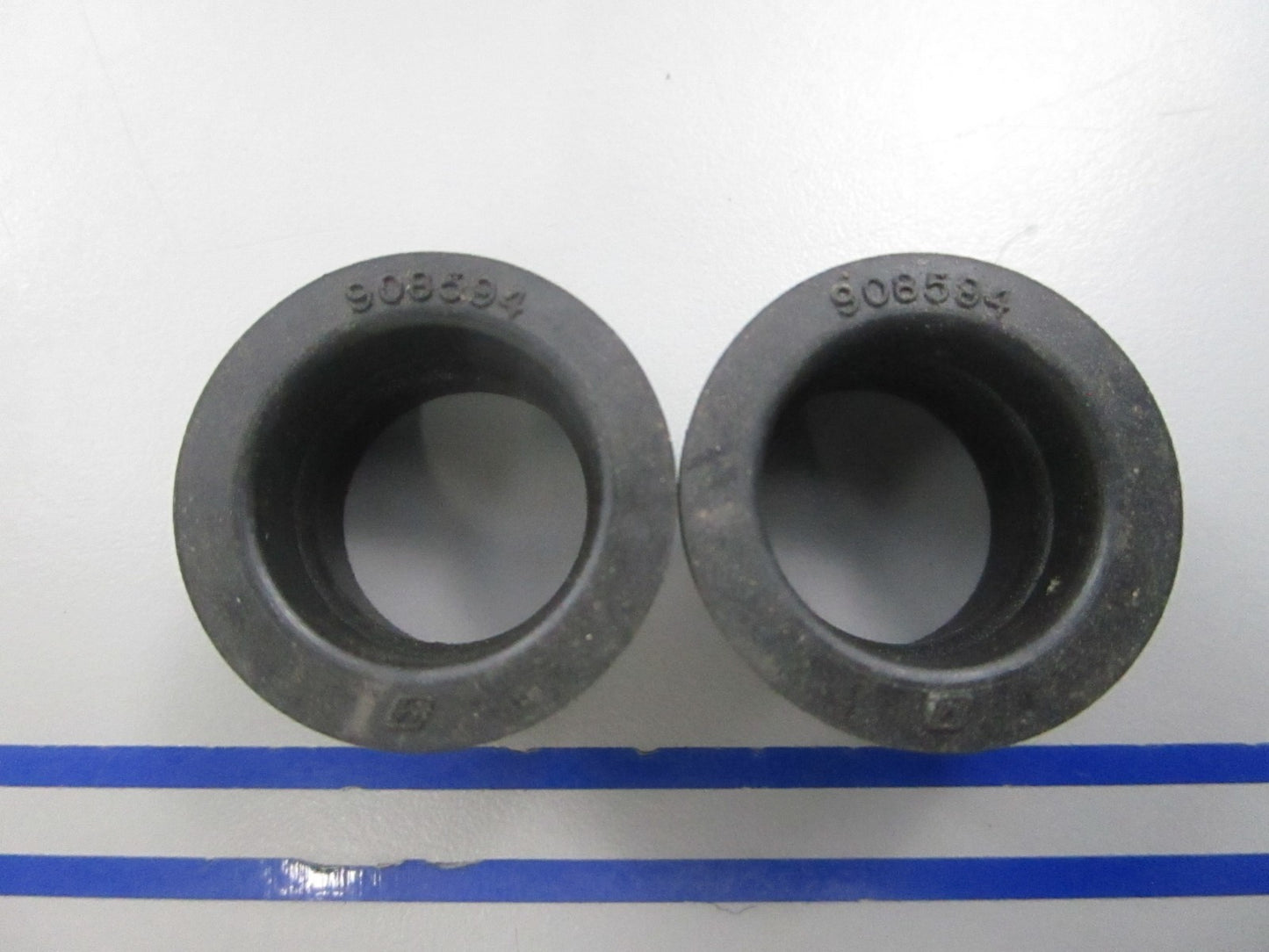 NEW OEM (LOT OF 2) 908594 0908594 OMC Johnson Evinrude Grommet 0810