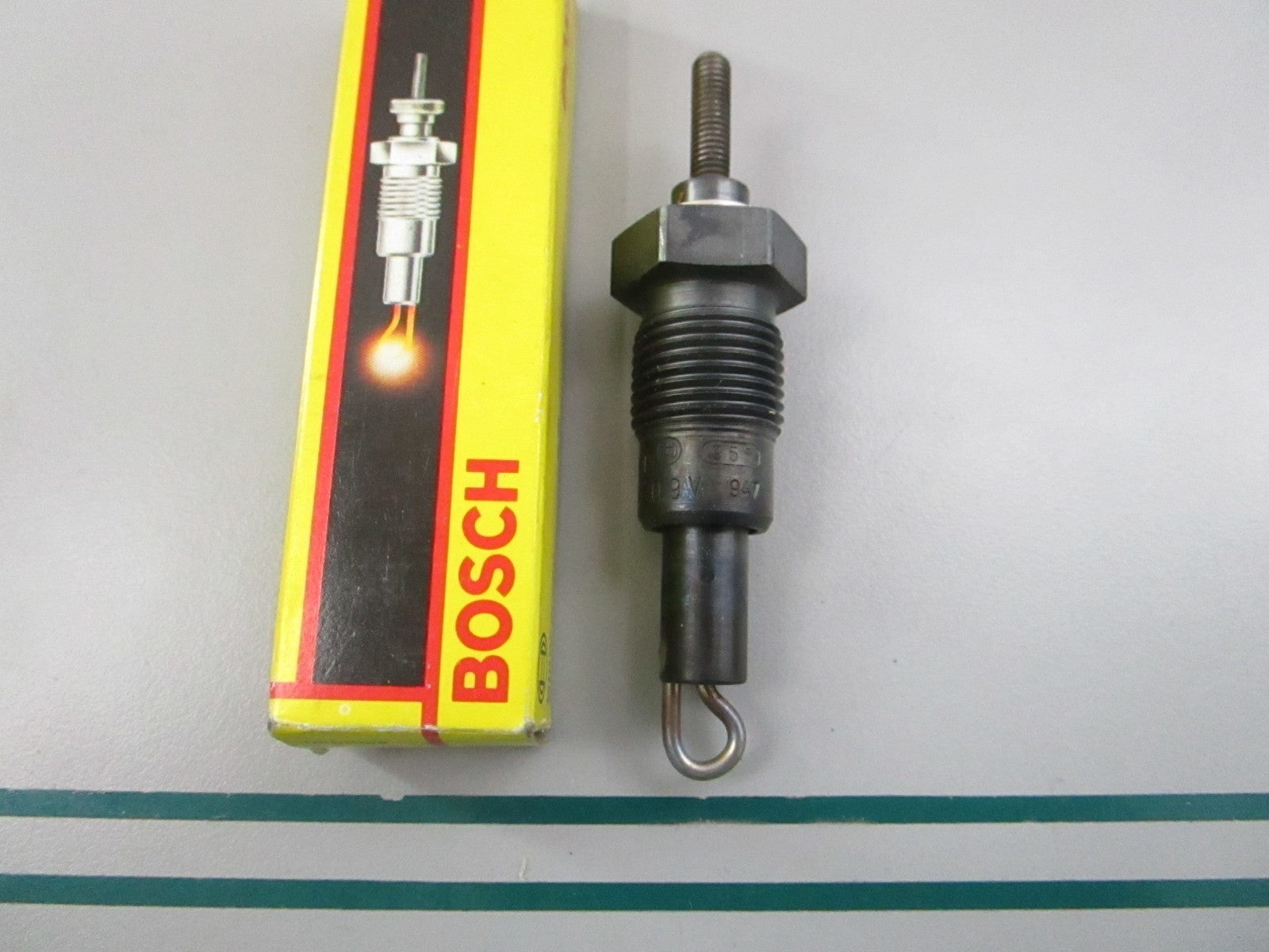 NEW OEM 0250001016710 Bosch Glow Plug 0810