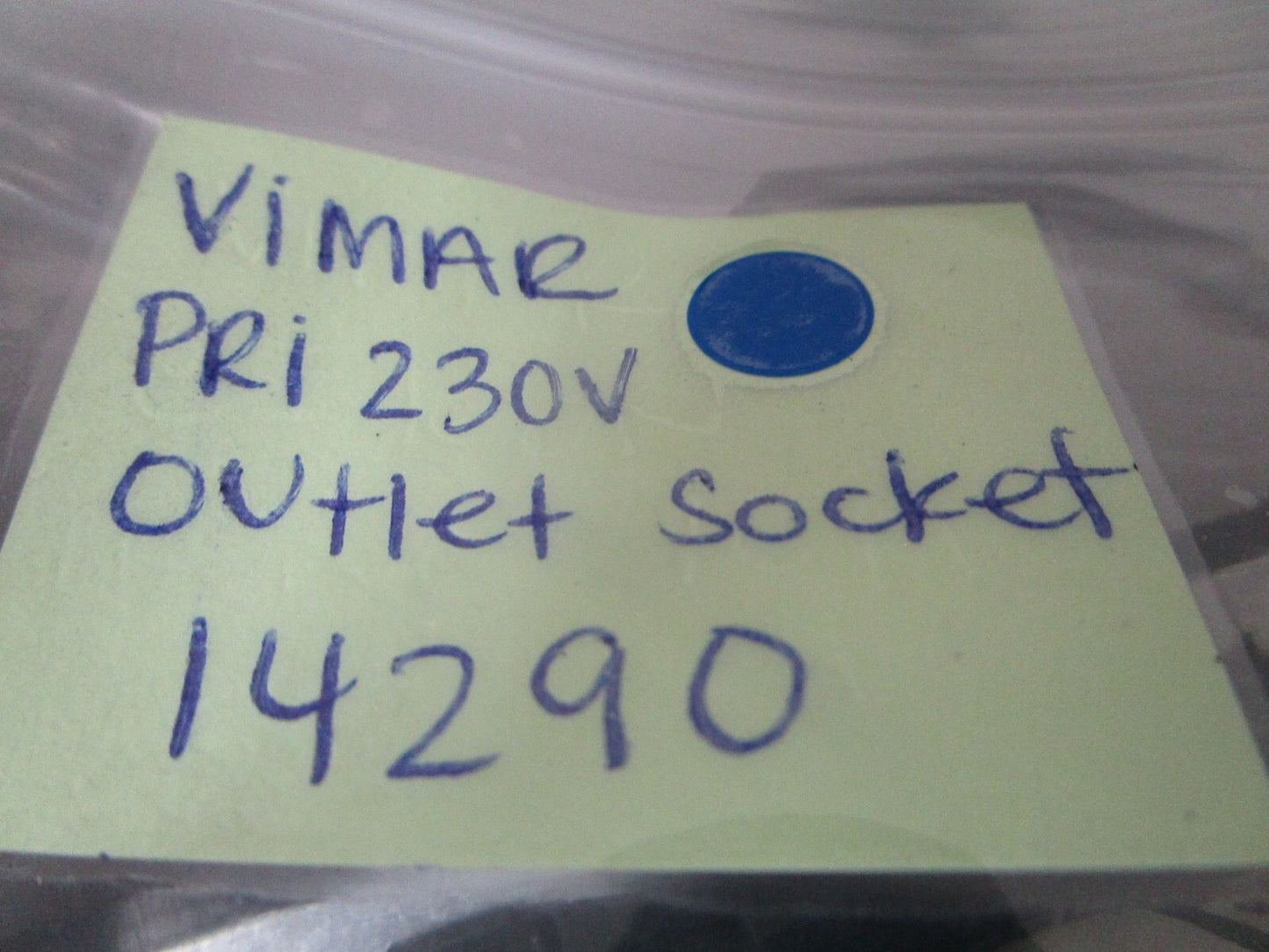 *NEW* 0720 Vimar Eikon PRI 230V Outlet Socket 14290