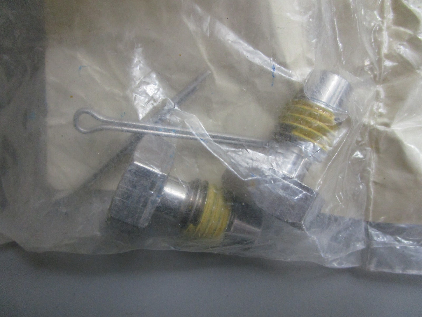 *NEW OEM* 0810 Volvo Penta Complete Attaching Kit 3853919