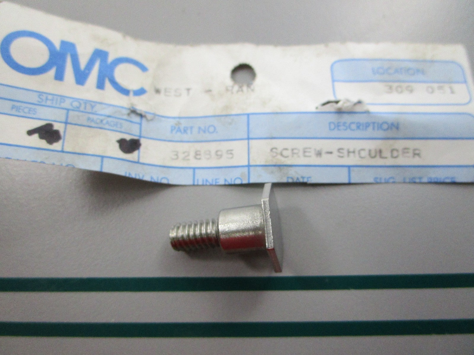 NEW OEM 328895 0328895 OMC Johnson Evinrude Shoulder Screw Bolt 0810