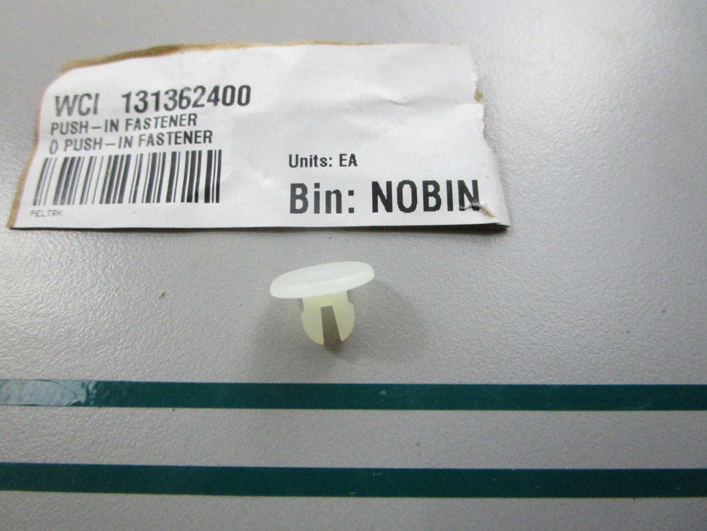 NEW OEM 131362400 Frigidaire Fastener 0810