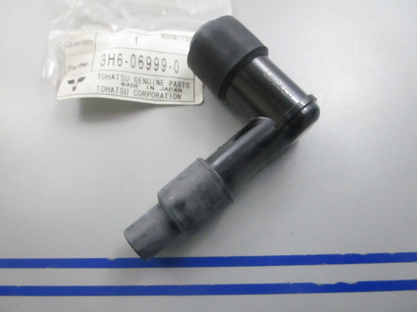 NEW OEM 3H6-06999-0 3H6069990 Tohatsu Plug Cap 0810