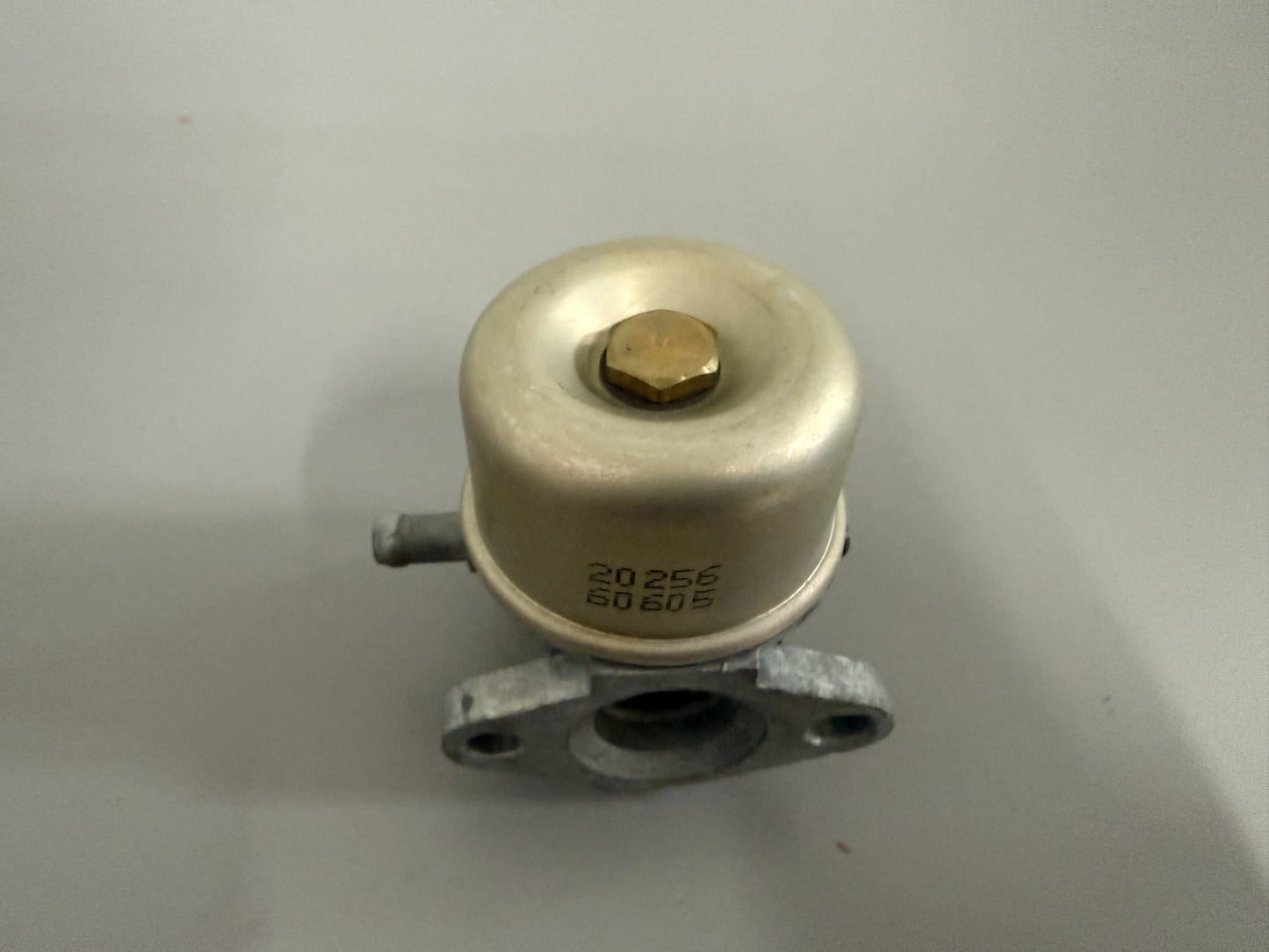 NEW OEM 497501 Briggs & Stratton Carburetor 0820