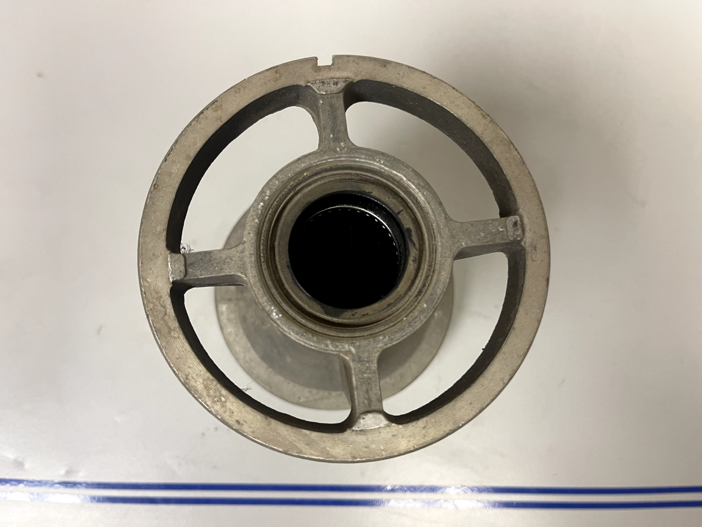*NEW OEM* 0670 Mercury Quicksilver Bearing Carrier