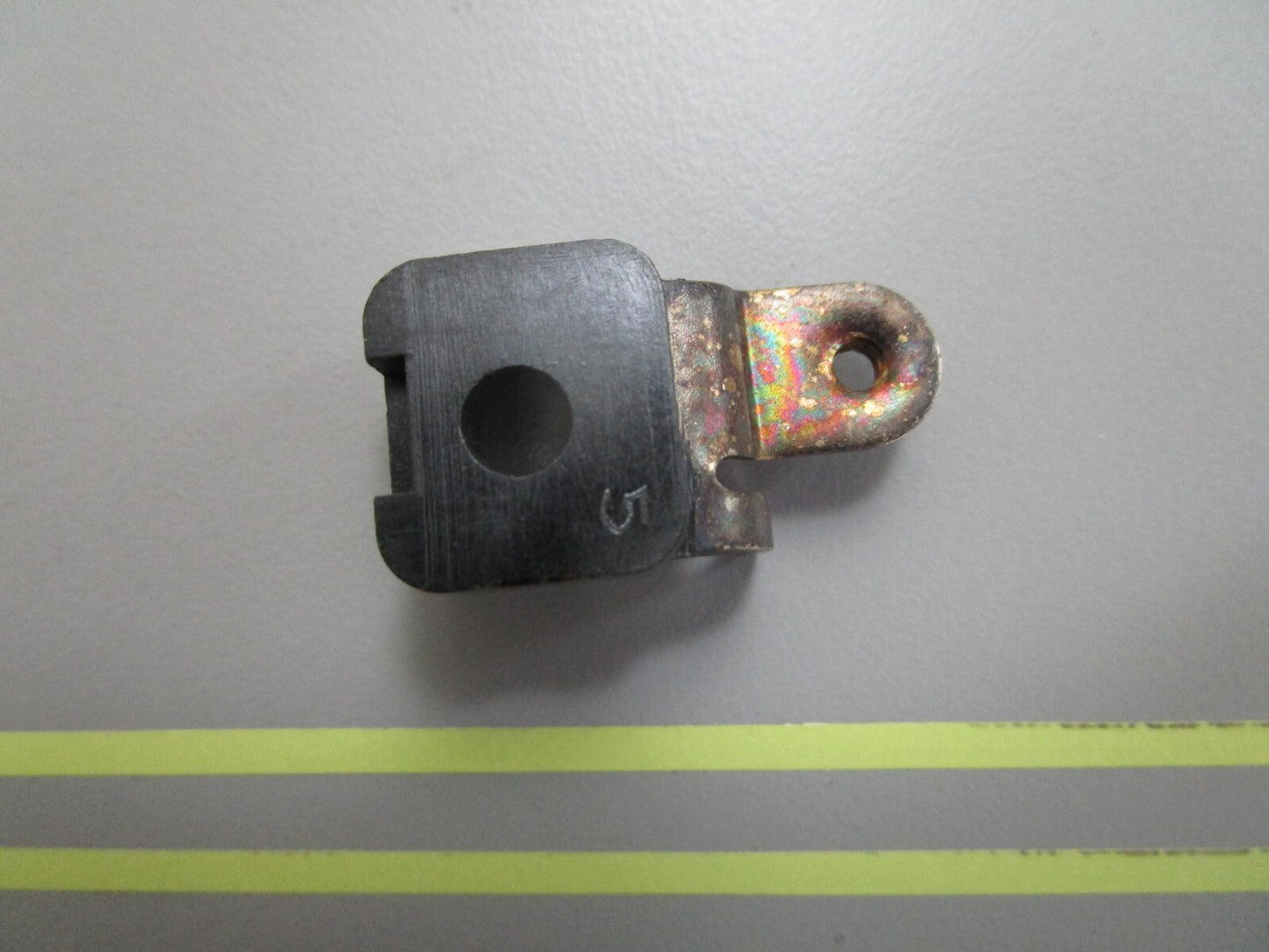 *NEW OEM* 0810 OMC Johnson Evinrude Contact Insulator 382495 0382495