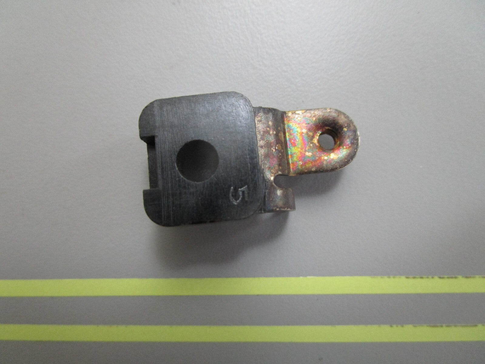 *NEW OEM* 0810 OMC Johnson Evinrude Contact Insulator 382495 0382495