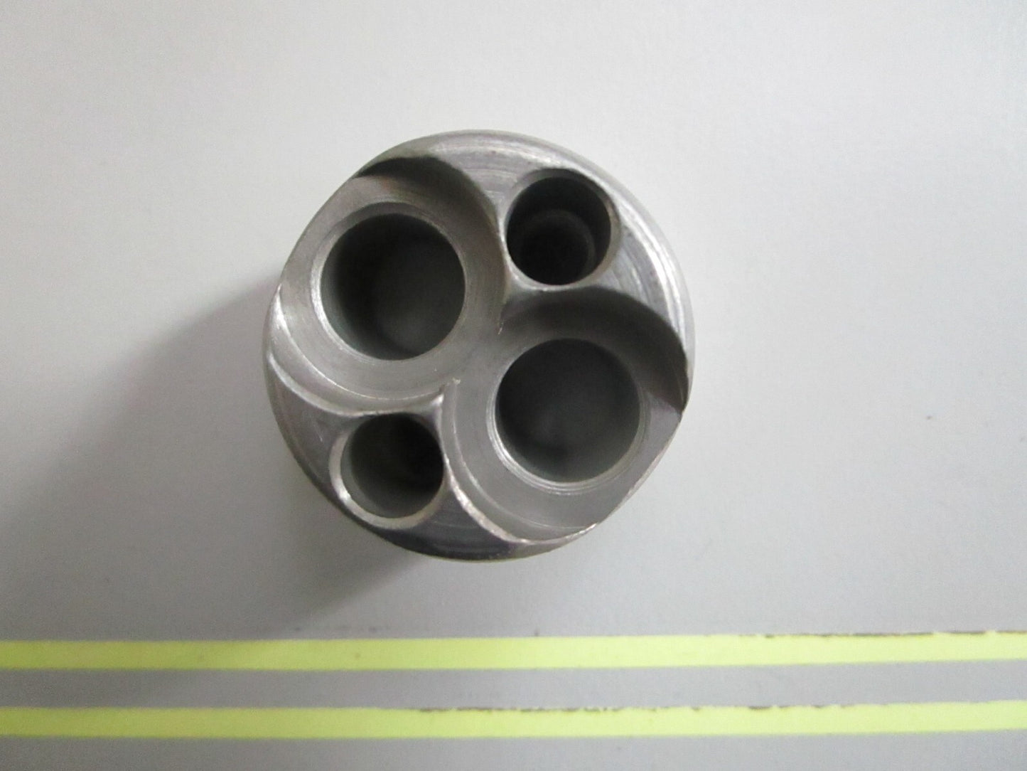 *NEW OEM* 0820 Volvo Penta Bearing Pivot Pin 852705