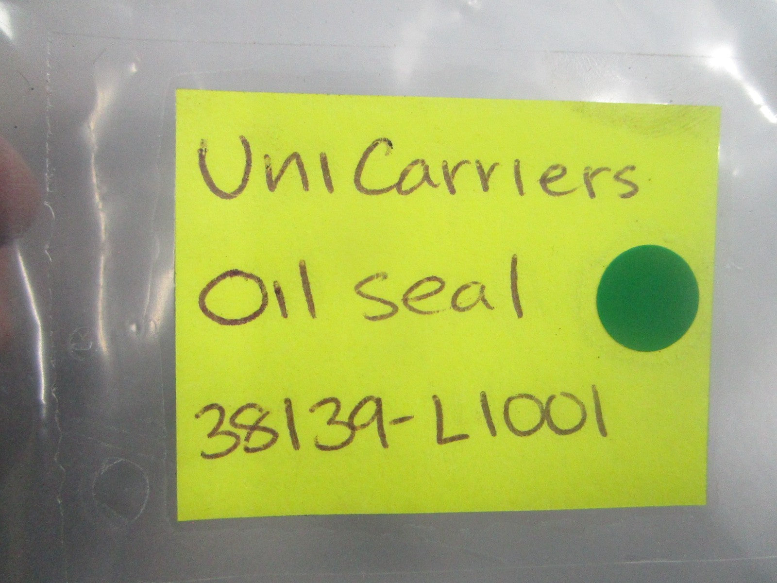 NEW OEM 38139-L1001 UniCarriers Oil Seal 0810