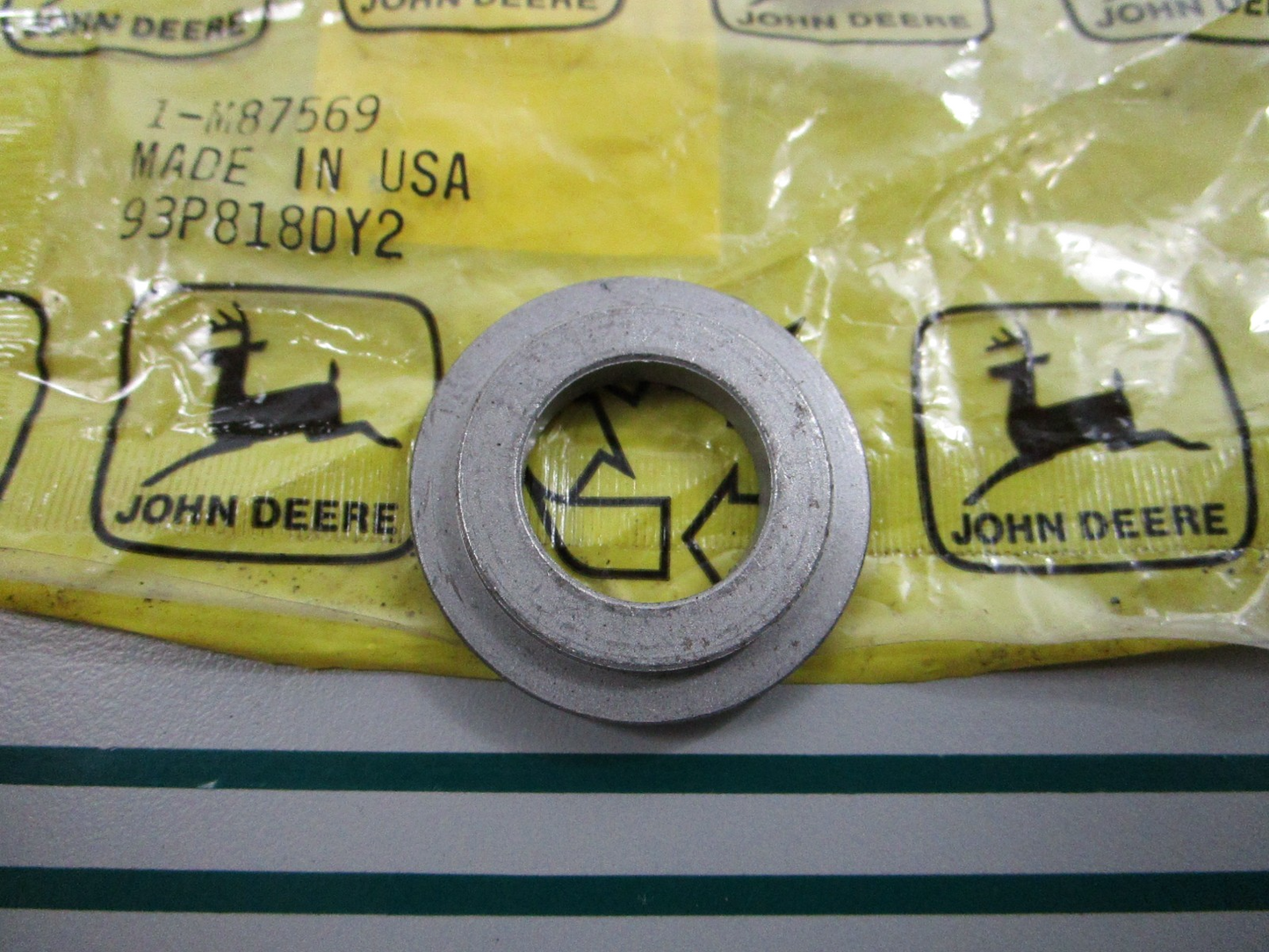 NEW OEM M87569 John Deere Seal 0810