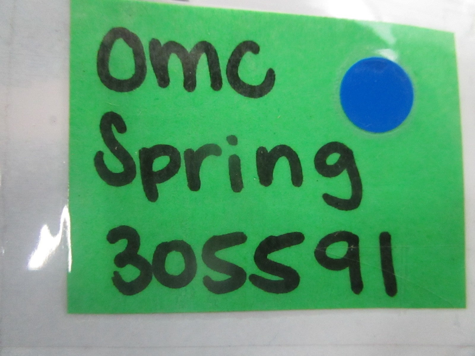 *NEW OEM* 0810 OMC Johnson Evinrude Spring 305591 0305591