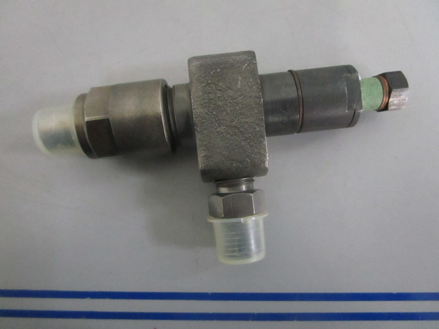NEW OEM 826577 Volvo Penta Fuel Injector 0820