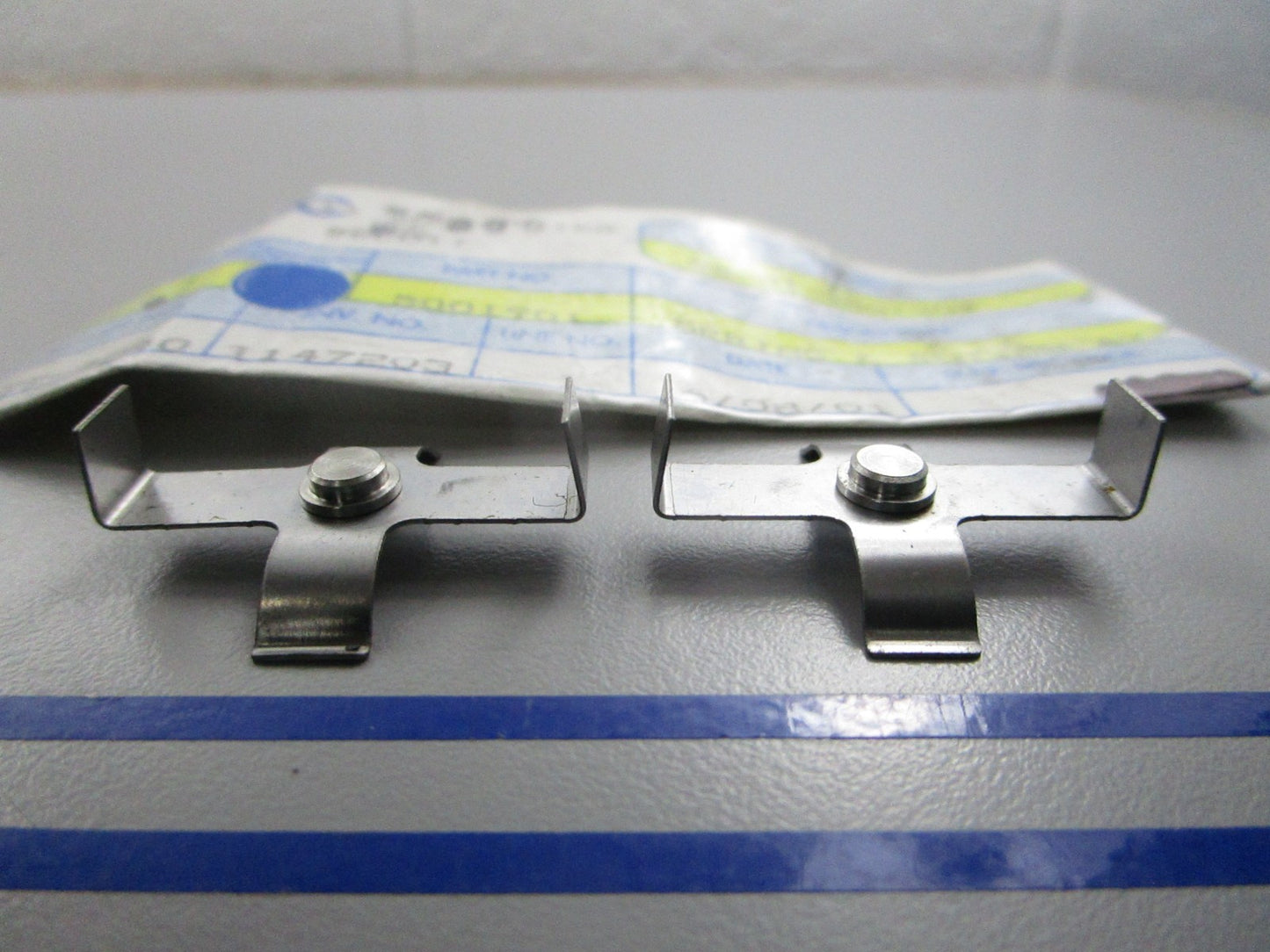 NEW OEM (LOT OF 2) 5001901 OMC Johnson Evinrude Spring & Button Assembly 0810
