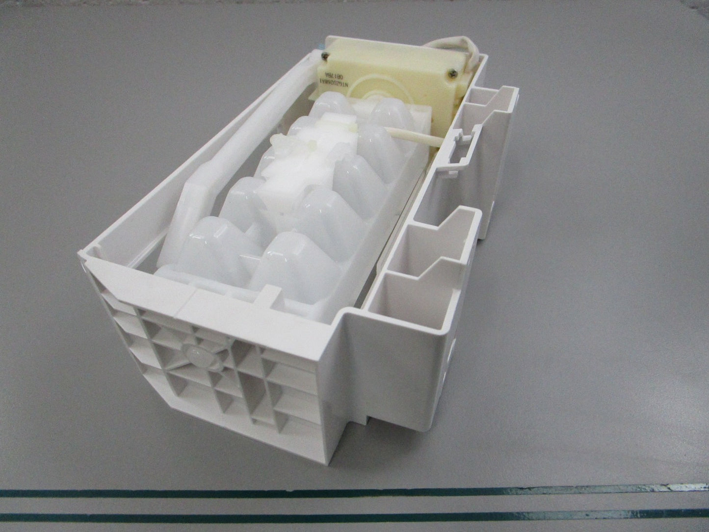 NEW OEM W10873791 Whirlpool Ice Maker Assembly 0810
