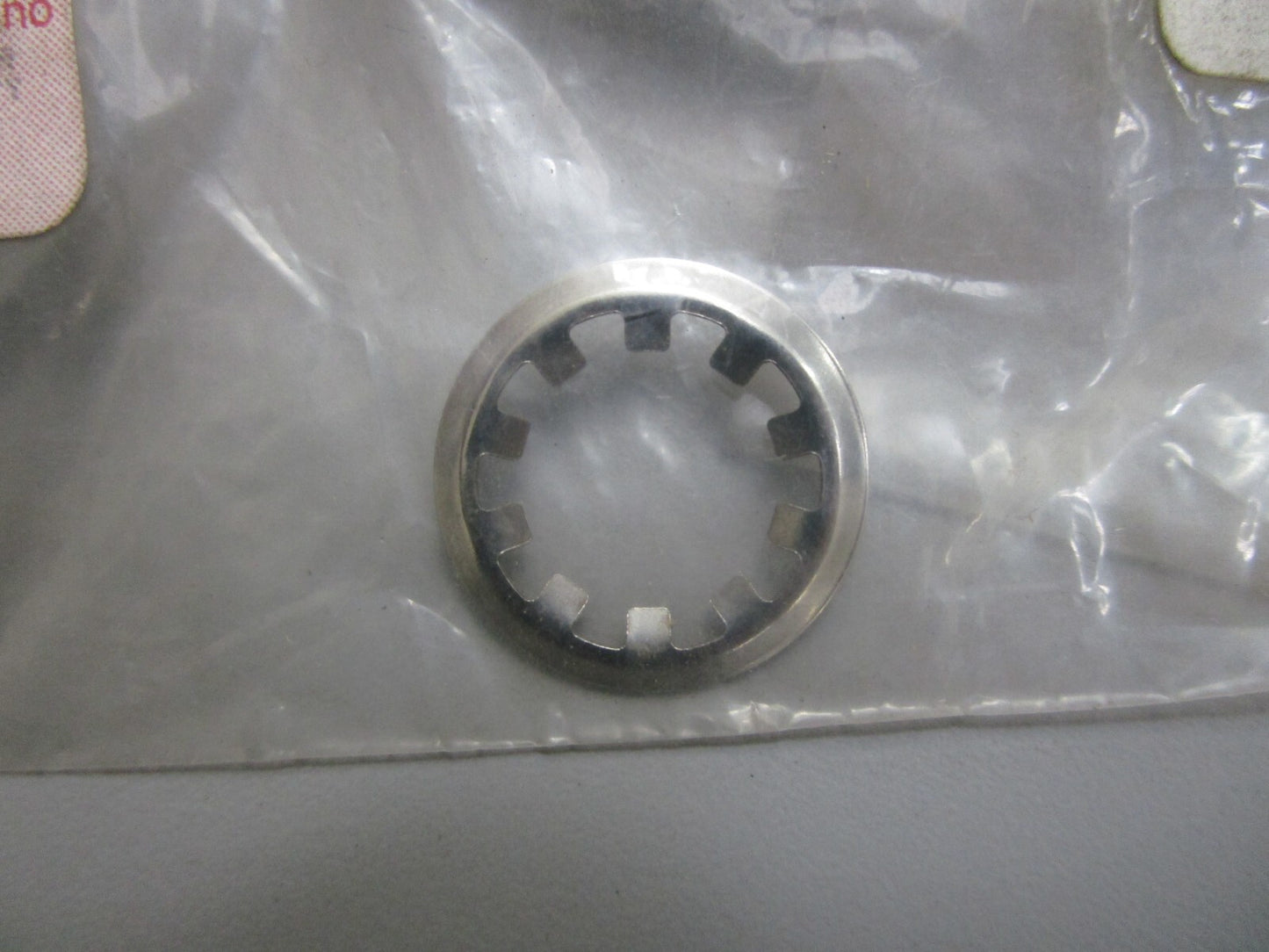 *NEW OEM* 0810 Volvo Penta Retaining Ring 3852516