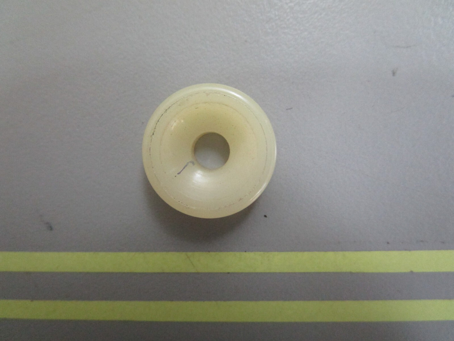 *NEW OEM* 0810 OMC Johnson Evinrude Seat 305572 0305572