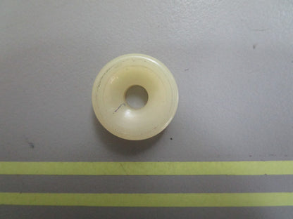 *NEW OEM* 0810 OMC Johnson Evinrude Seat 305572 0305572