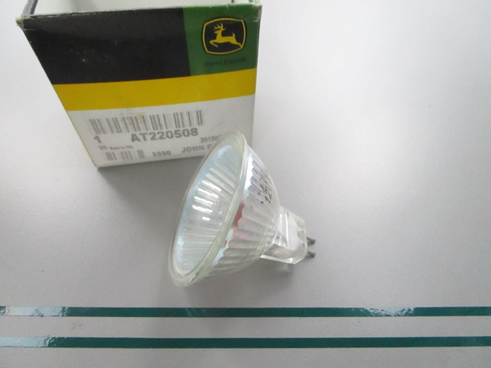 NEW OEM AT220508 John Deere Light Bulb 0810