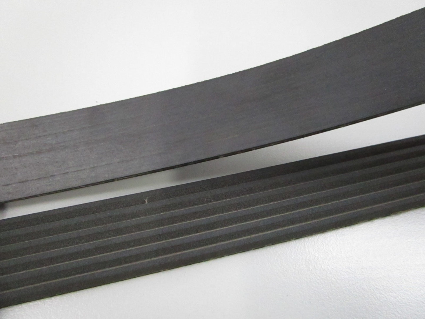 Gates NEW Micro-V Serpentine Belt K061037 6-Rib 104.3" 0810