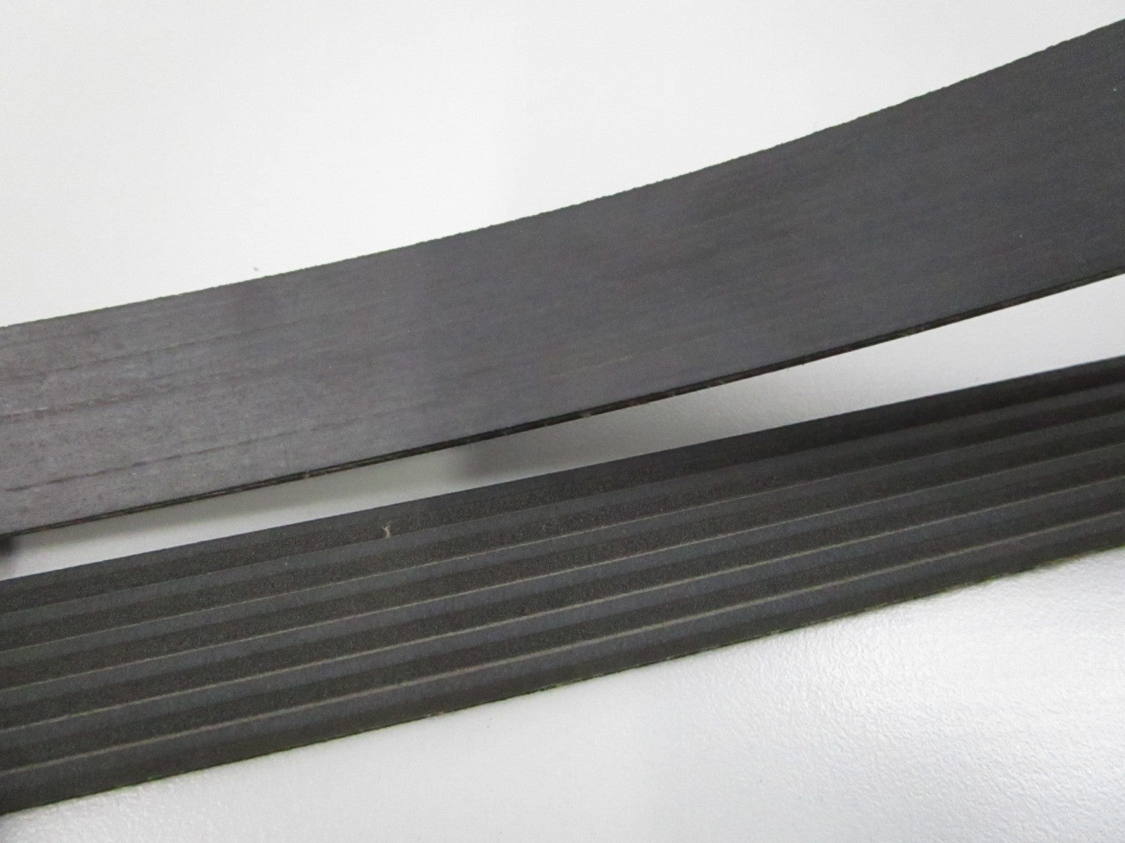 Gates NEW Micro-V Serpentine Belt K061037 6-Rib 104.3" 0810