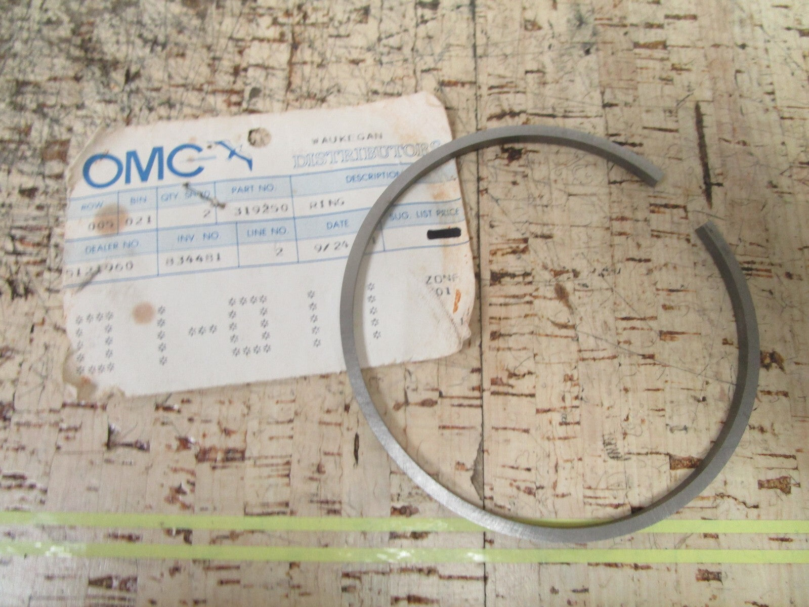 *NEW OEM* 0810 OMC Johnson Evinrude Ring 319250 0319250