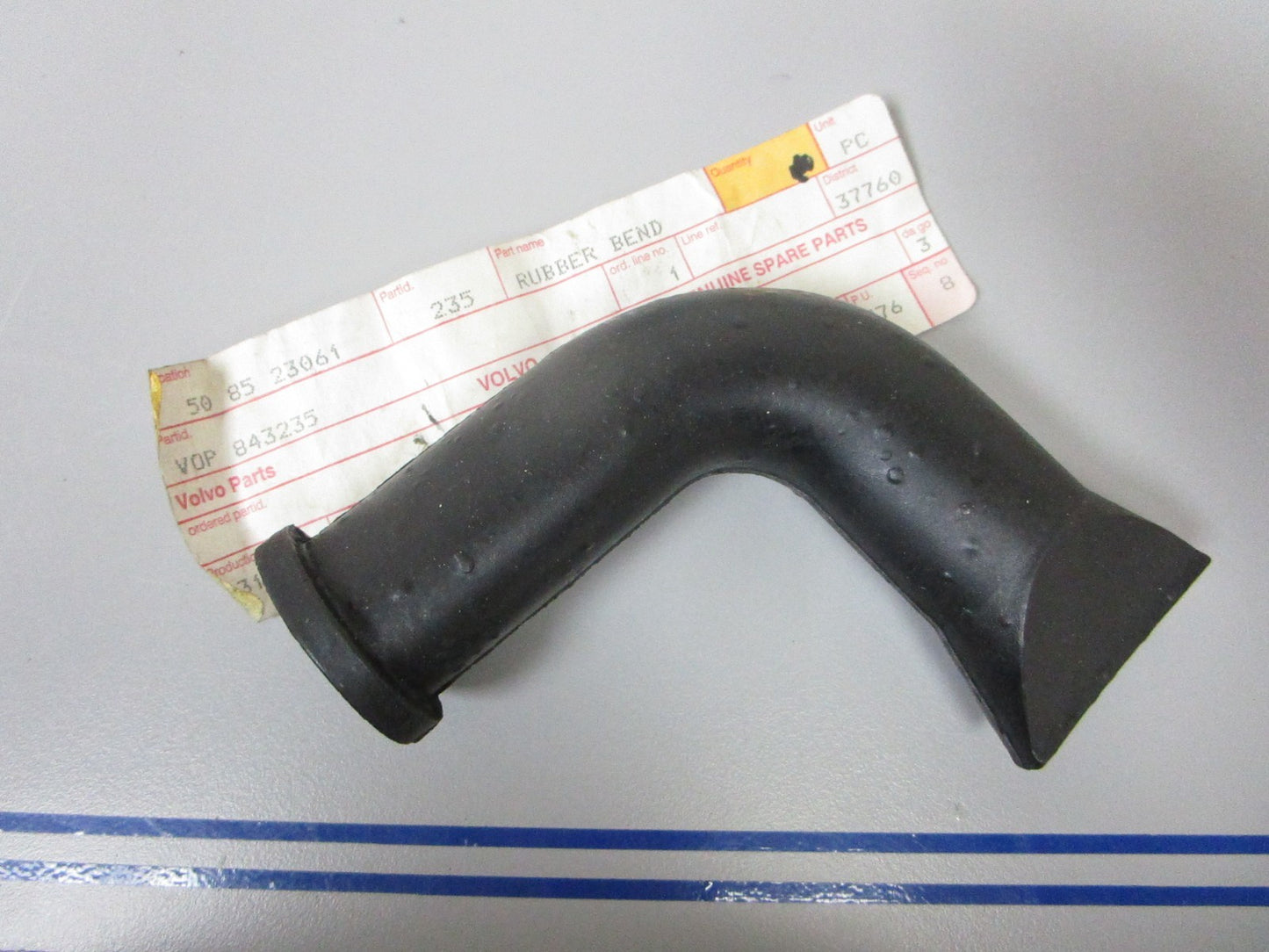 NEW OEM 843235 Volvo Penta Rubber Bend Hose 0720