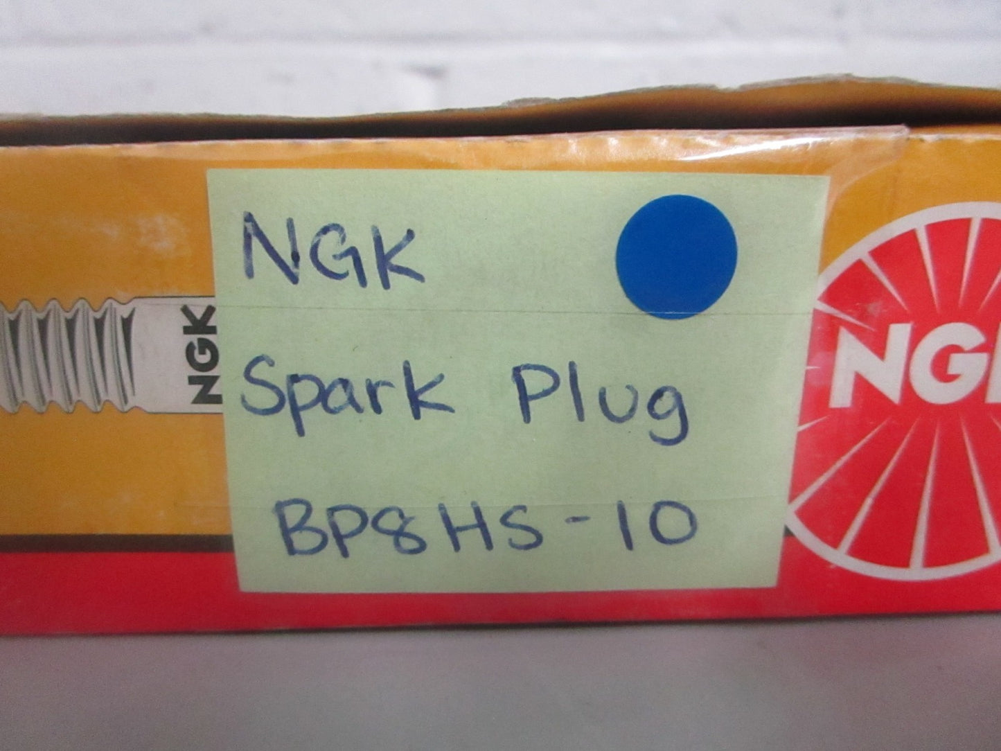 *NEW OEM* (LOT OF 10) 0820 NGK Spark Plug BP8HS-10