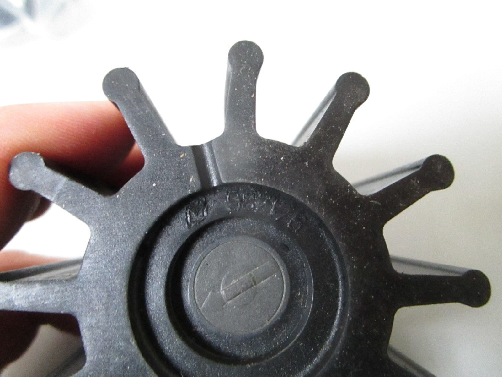 *NEW OEM* 0810 OMC Johnson Evinrude Impeller 987176 0987176