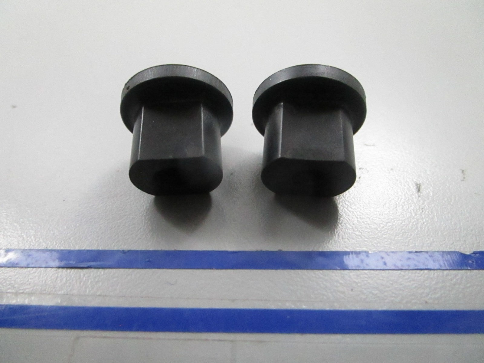 *NEW OEM* (LOT OF 2) 0810 OMC Johnson Evinrude Tilt Lock Knob 332903 0332903