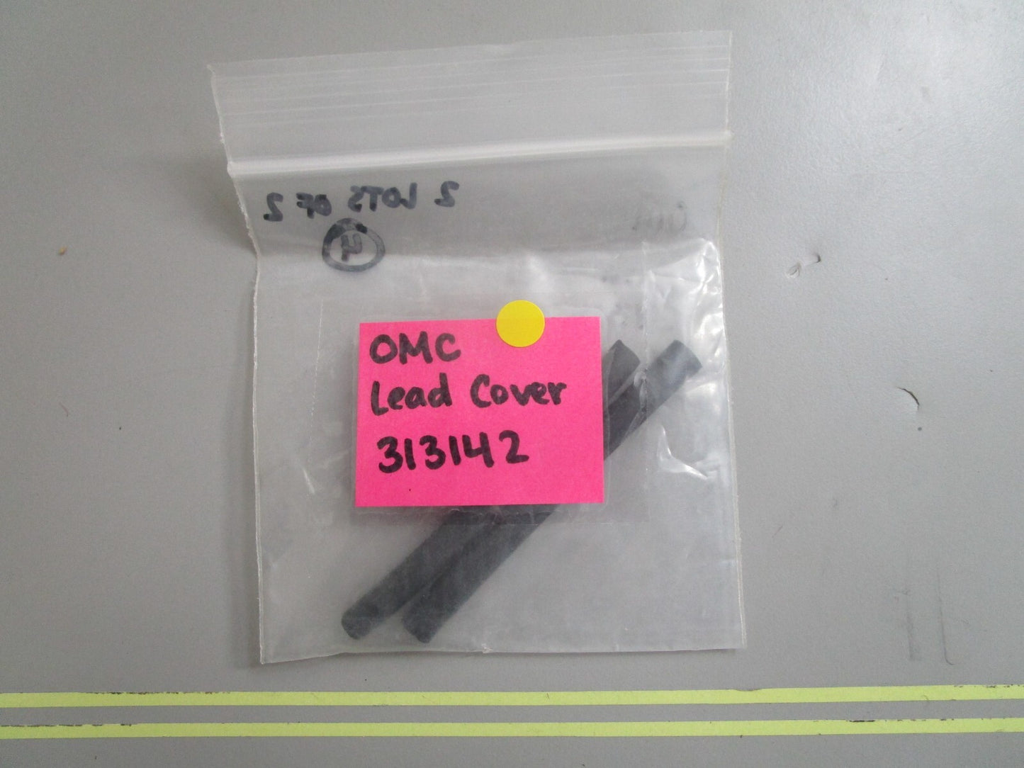 *NEW OEM* (LOT OF 2) 0810 OMC Johnson Evinrude Lead Cover 313142 0313142