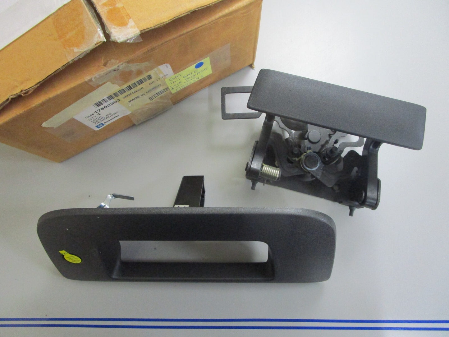 *NEW OEM* 0820 GM Tail Gate Lock Package 1782393
