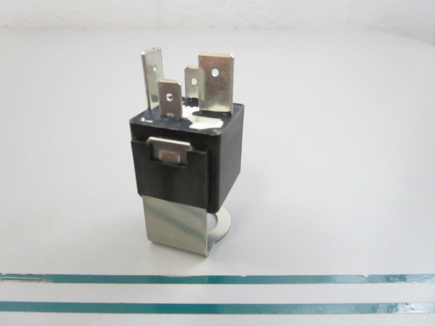 NEW OEM 586233 0586233 OMC Johnson Evinrude Relay 0810
