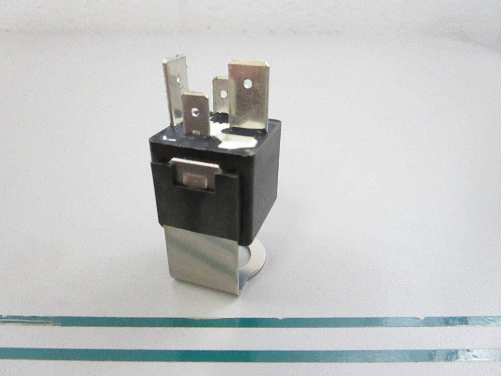 NEW OEM 586233 0586233 OMC Johnson Evinrude Relay 0810