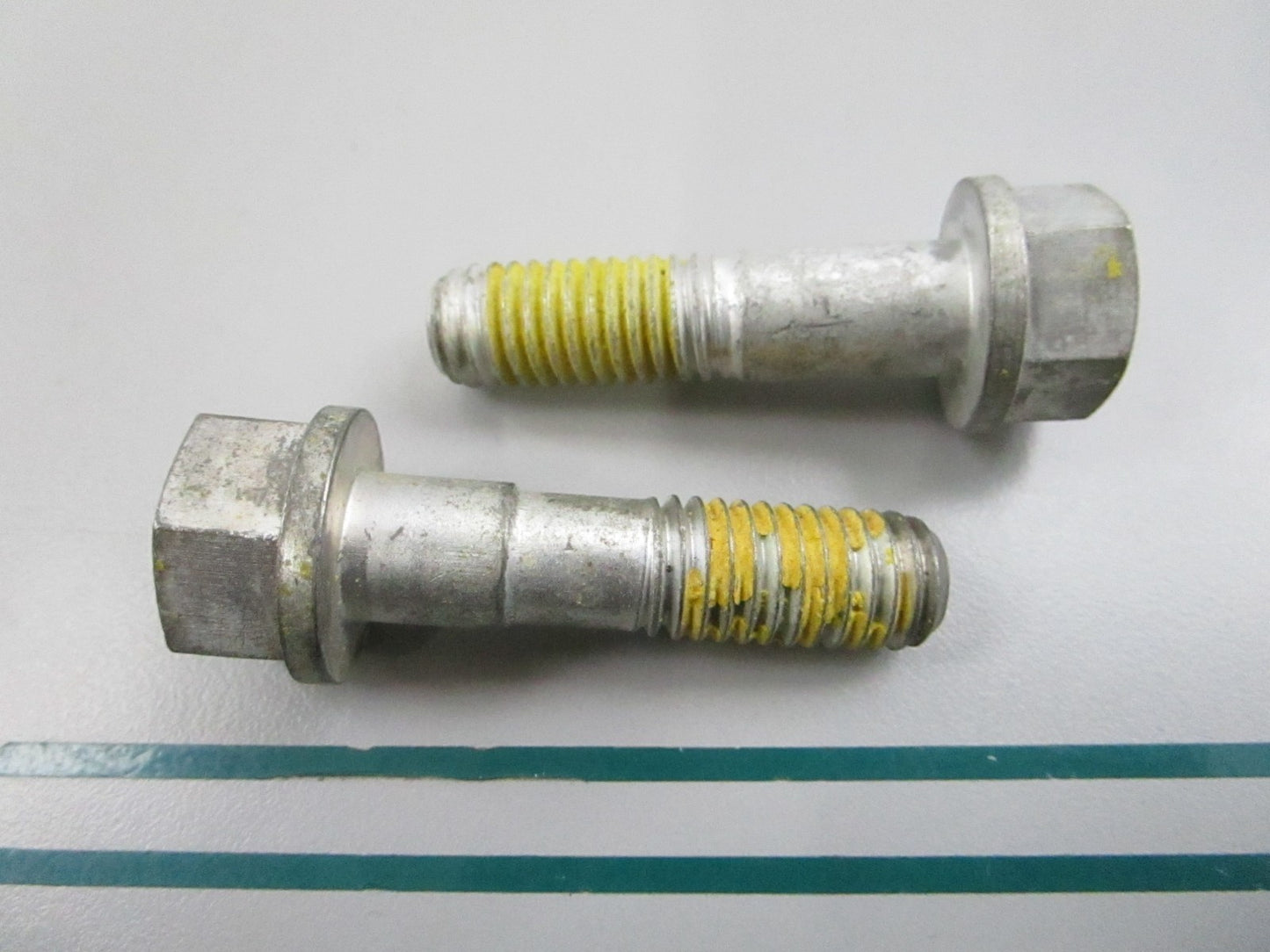 NEW OEM (LOT OF 2) 343024 0343024 OMC Johnson Evinrude Steering Arm Screw 0810
