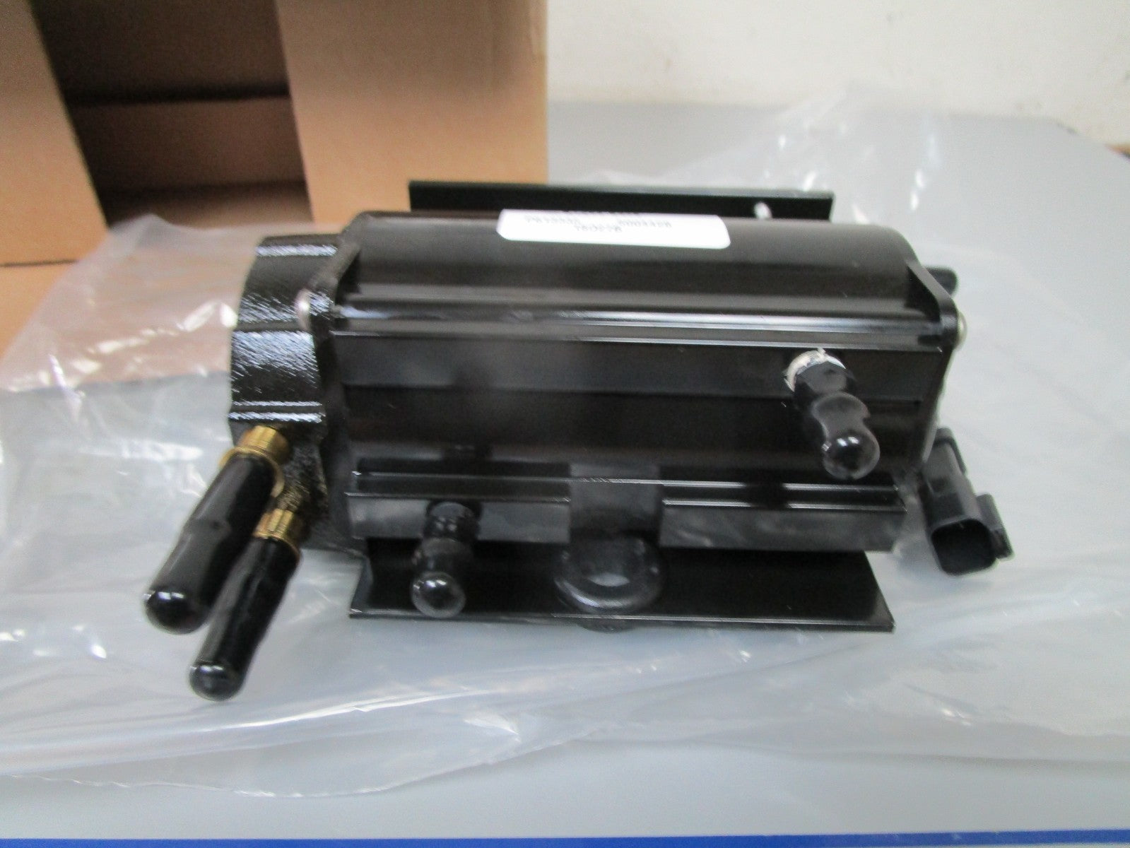 *NEW OEM* 0720 Johnson Evinrude 01'- 06' Vapor Separator & Fuel Pump Ay 5004428
