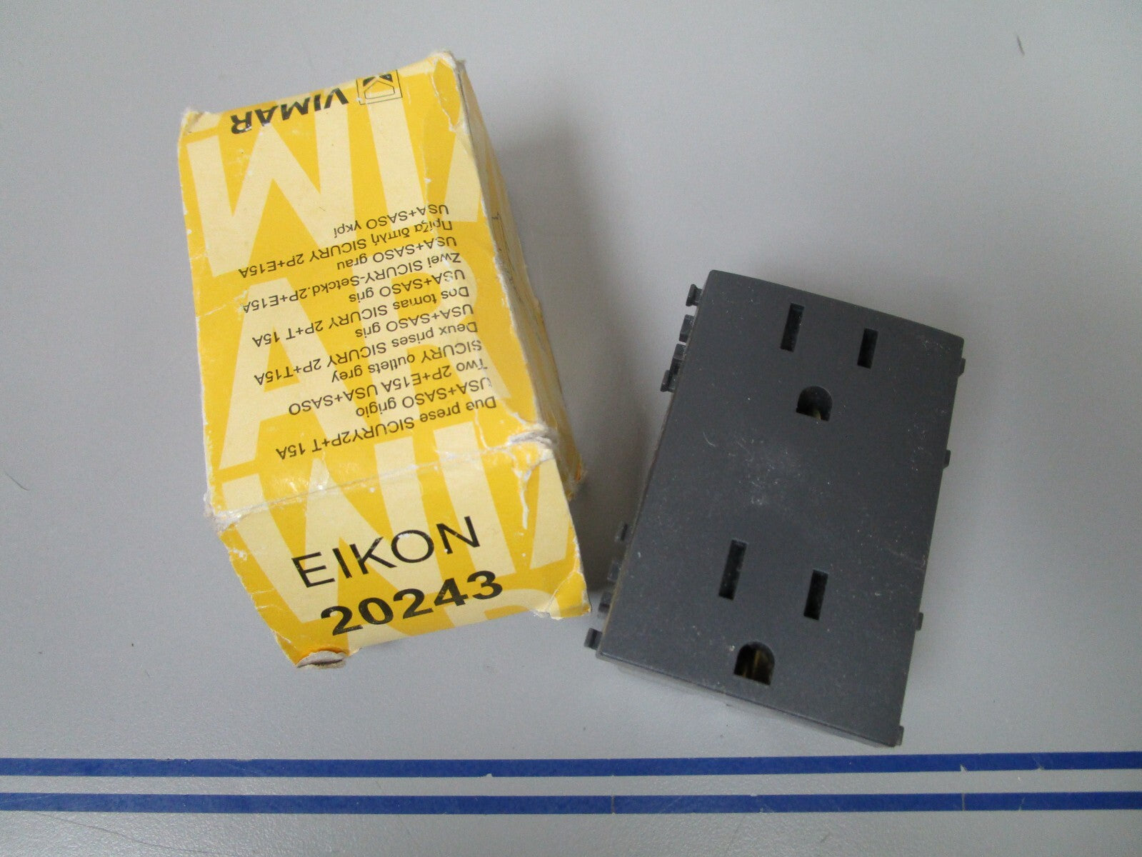 *NEW* 0720 Vimar Eikon 2P+T 15A Socket Outlet 20243