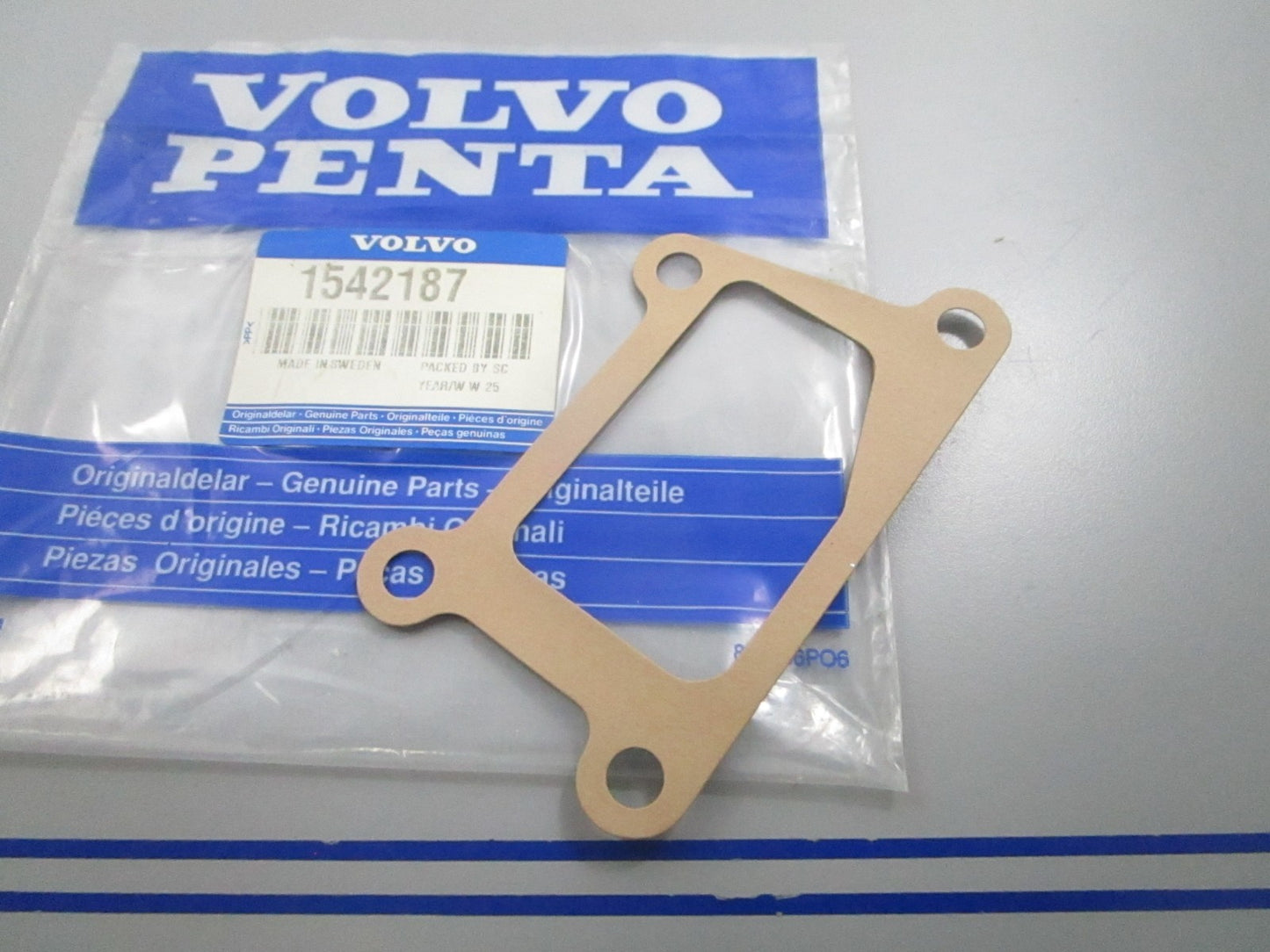 *NEW OEM* 0810 Volvo Penta Gasket 1542187