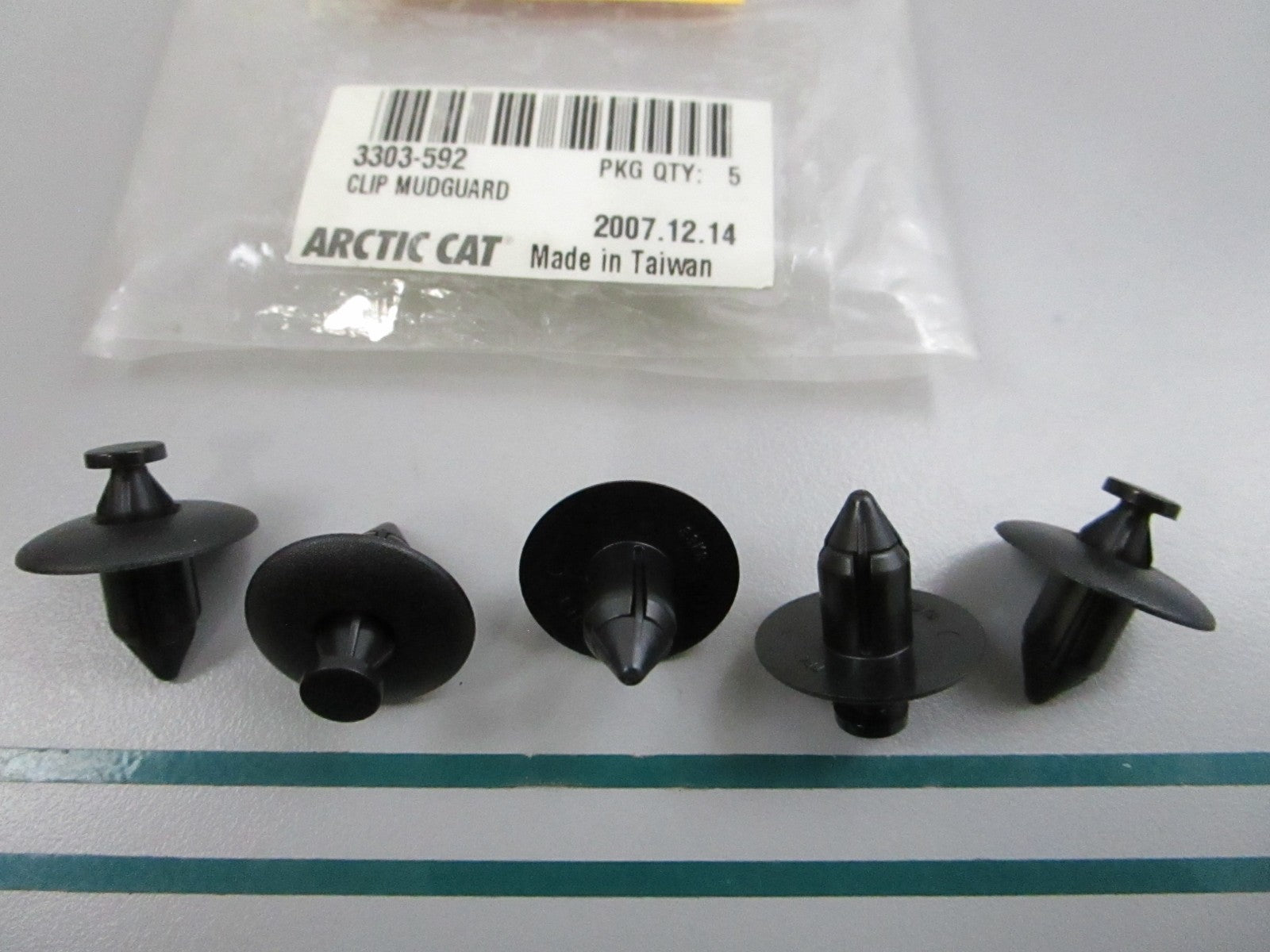 NEW OEM (LOT OF 5) 3303-592 Arctic Cat Clip Mudguard 0810