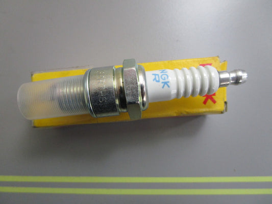 *NEW OEM* 0810 NGK Spark Plug BPR7HS