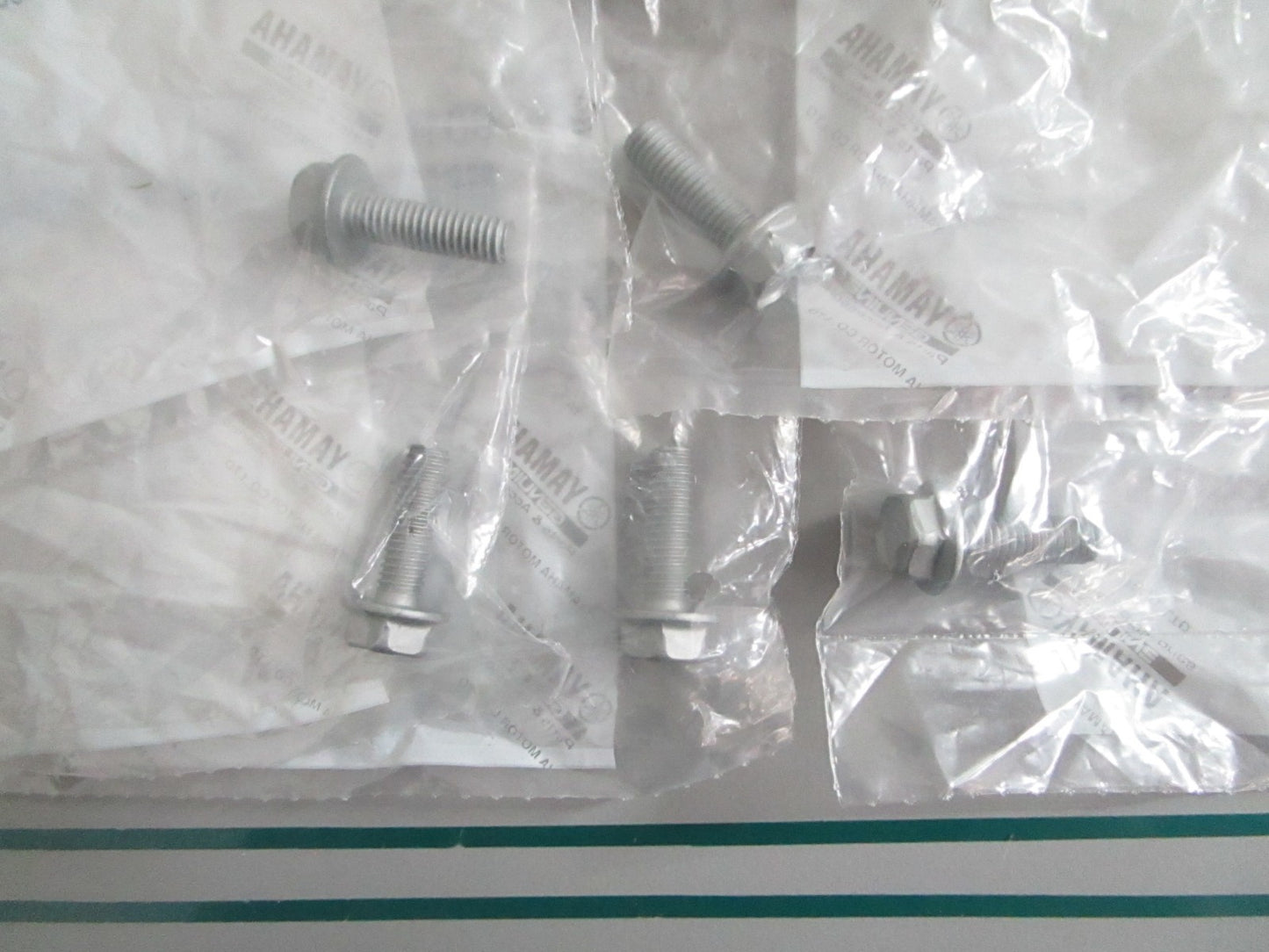 NEW OEM (LOT OF 5) 90105-06155-00 Yamaha Flange Bolt 0820