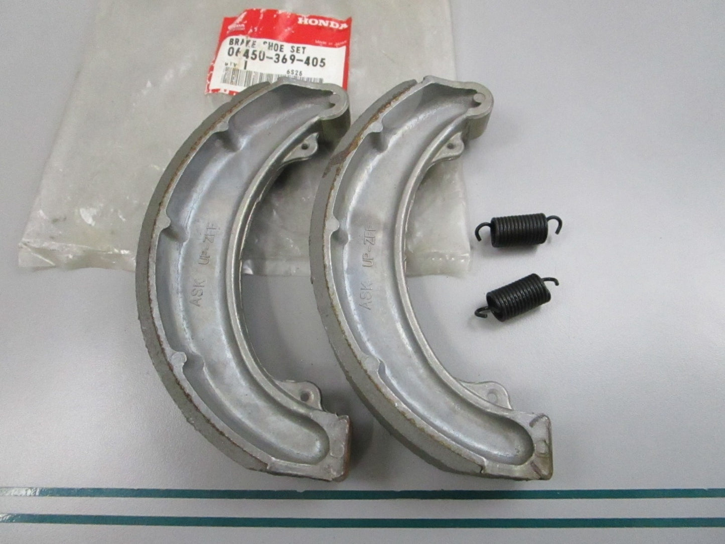NEW OEM 06430-369-405 Honda Brake Shoe Set 0810