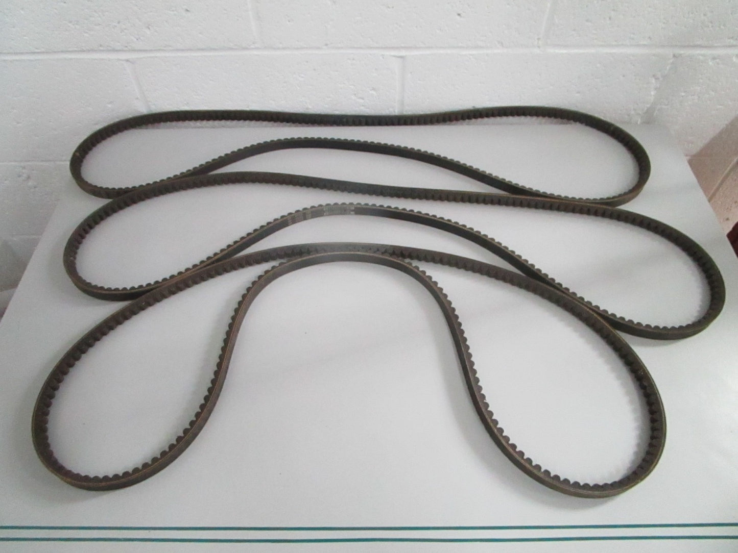 NEW OEM 4P-8087 CAT 3 V-Belt Set 0820