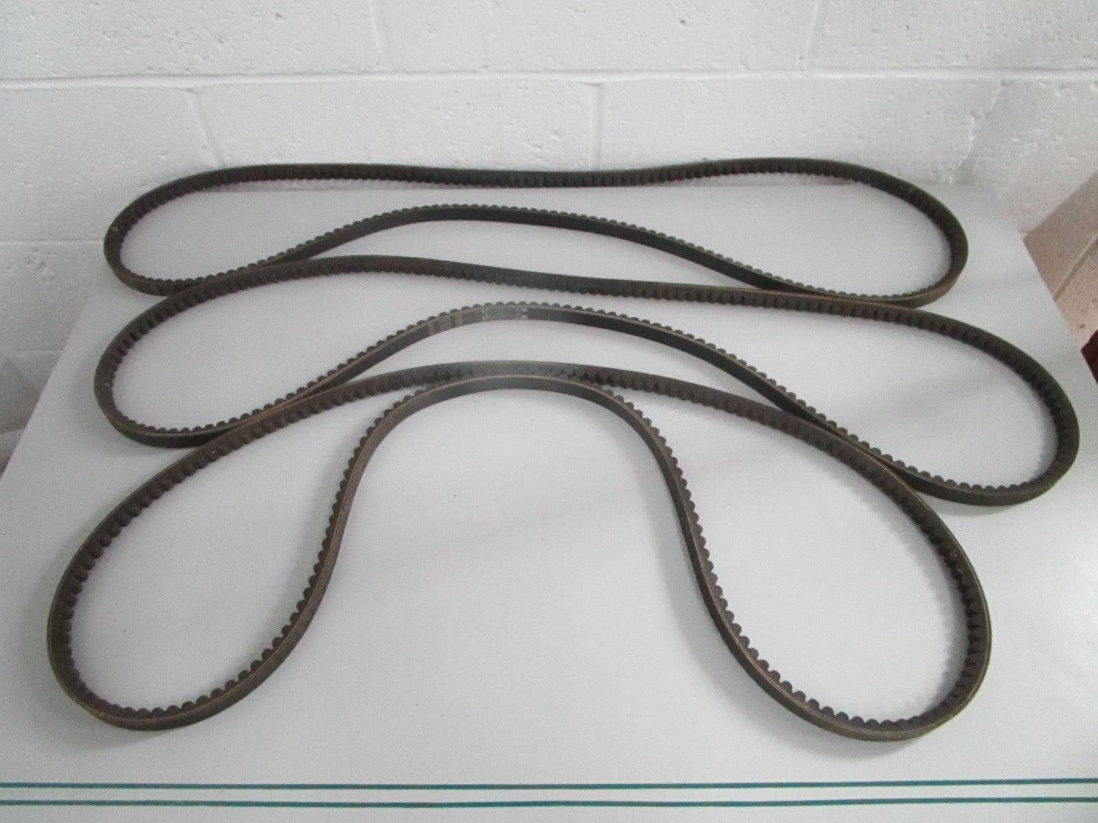 NEW OEM 4P-8087 CAT 3 V-Belt Set 0820