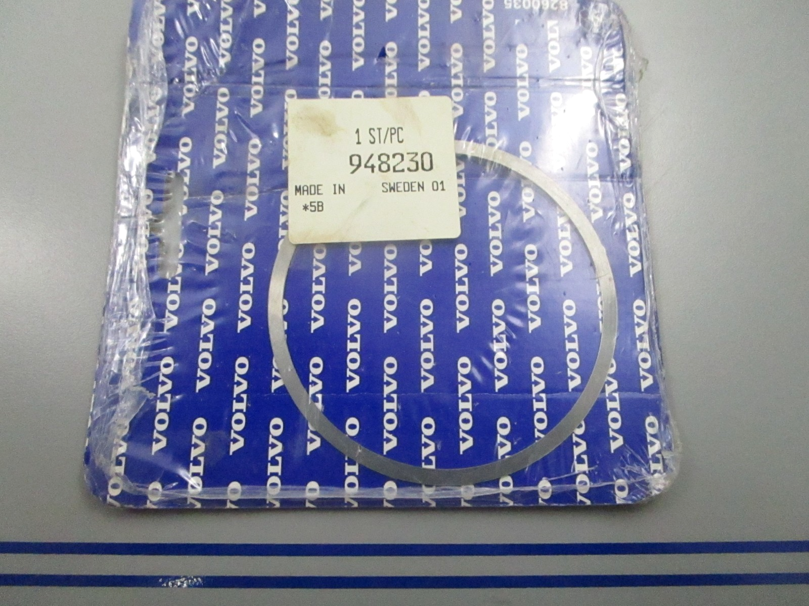 *NEW OEM* 0810 Volvo Penta Shim 948230