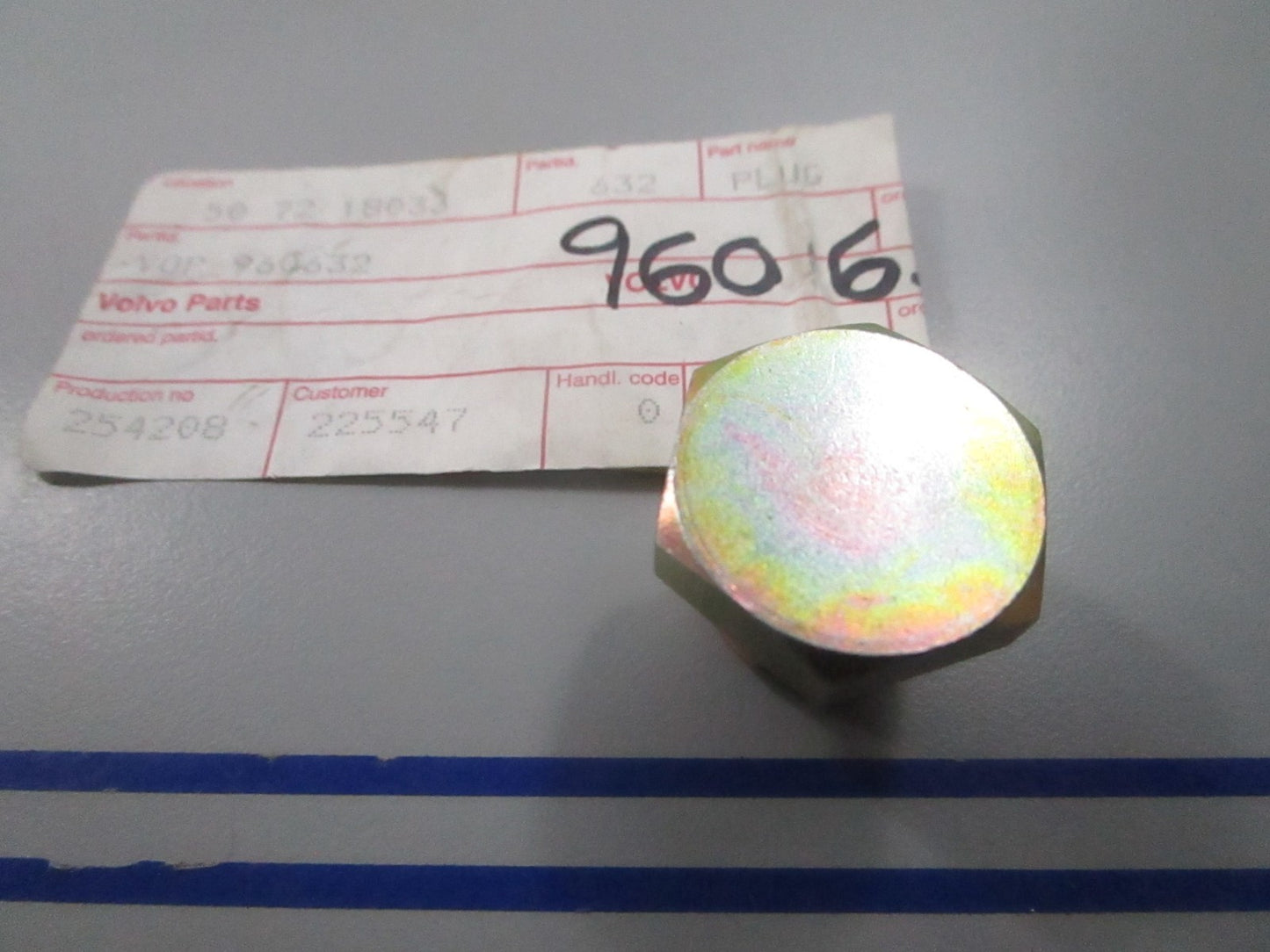 *NEW OEM* 0810 Volvo Penta Oil Drain Plug 960632