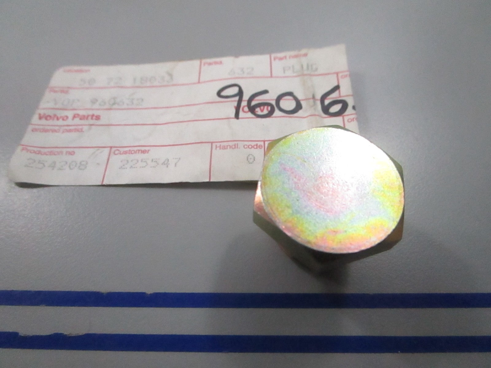 *NEW OEM* 0810 Volvo Penta Oil Drain Plug 960632