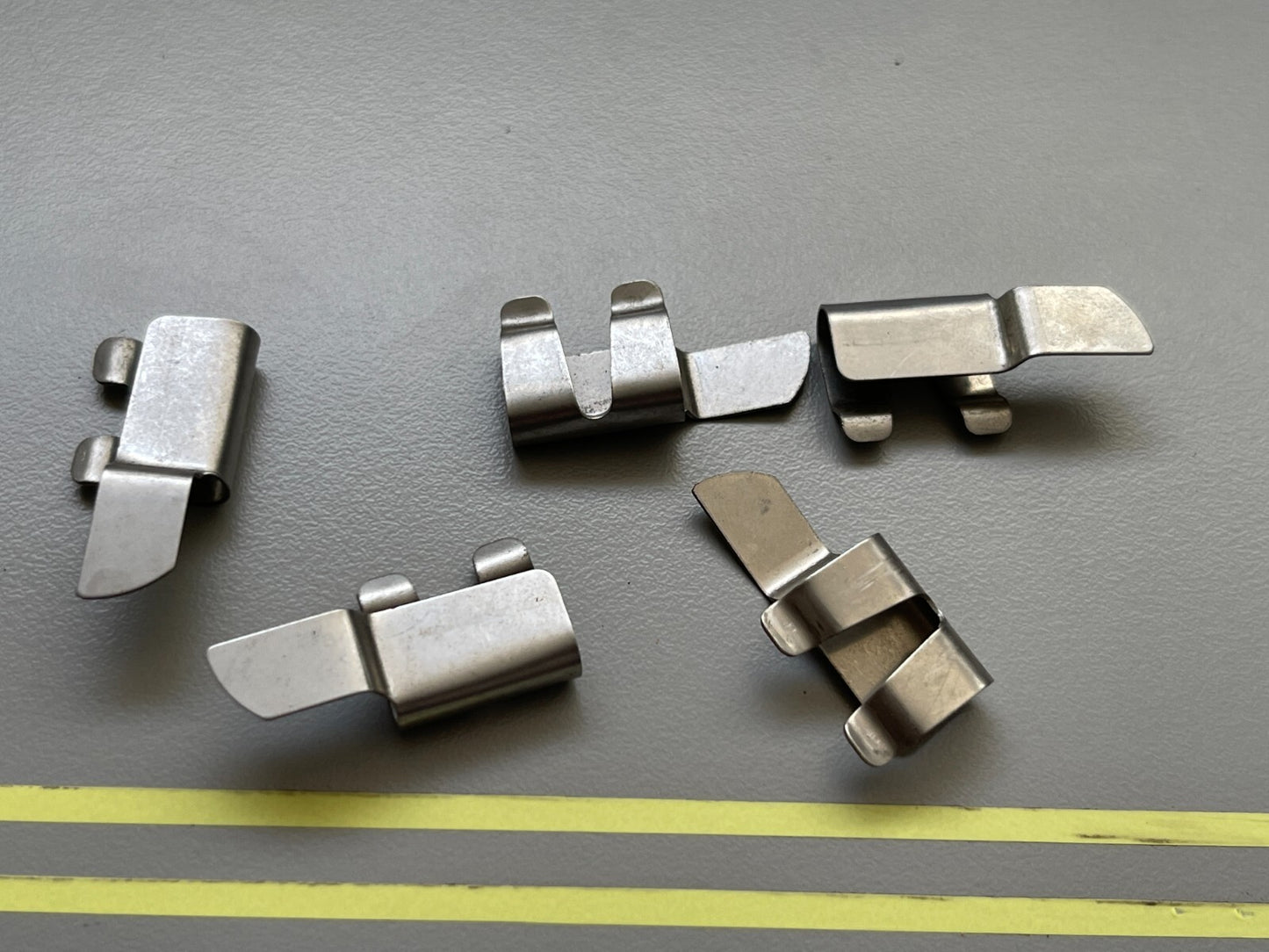 *NEW OEM* (LOT OF 5) 0810 OMC Johnson Evinrude Link Spring Clip 305988 0305988