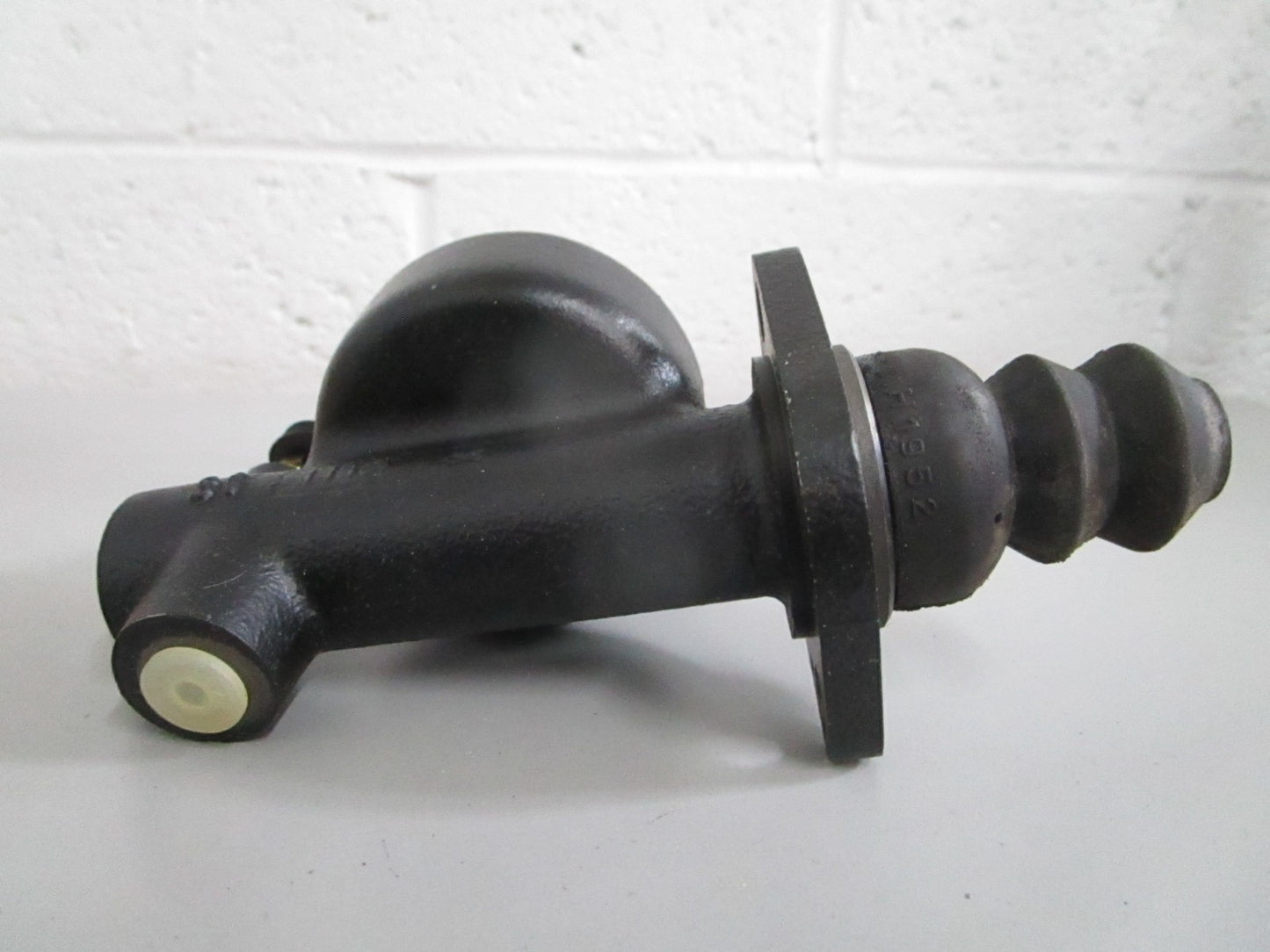 NEW OEM 0002951406 Mercedes-Benz Clutch Master Cylinder 0820